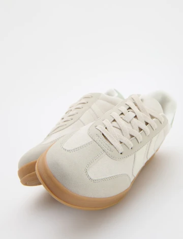 Adidasi Reserved, crem