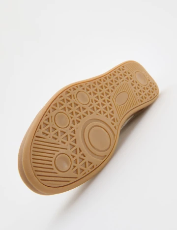 Adidasi Reserved, crem
