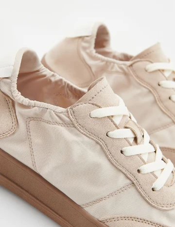 Adidasi Reserved, crem