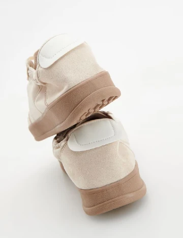 Adidasi Reserved, crem