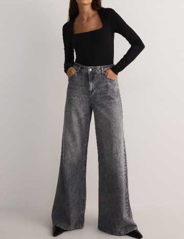 
						Body Reserved, negru