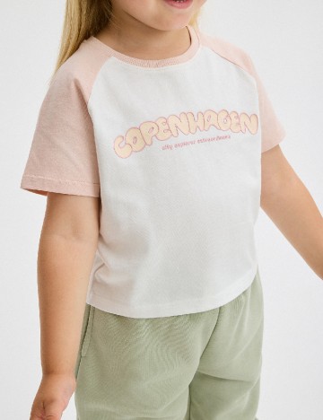 
						Tricou Reserved, alb