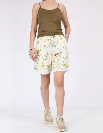 Pantaloni scurti Vero Moda, alb