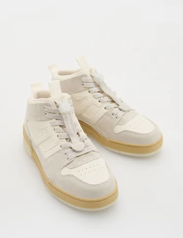 Adidasi Reserved, crem