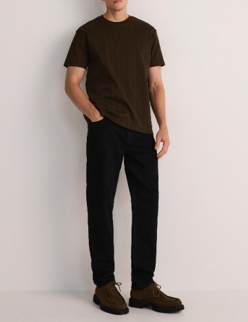 
						Tricou Reserved, maro