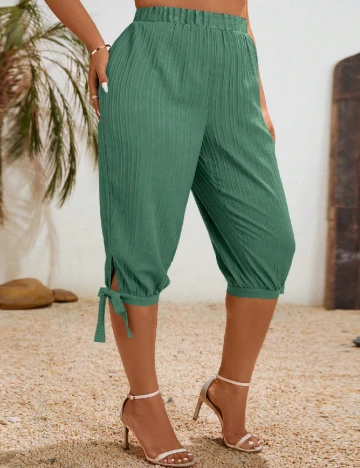 Pantaloni trei sferturi SHEIN CURVE, verde Verde