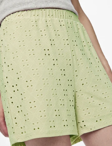 Pantaloni scurti Pieces, verde