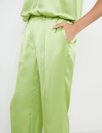 Pantaloni Pretty Lavish, verde Verde