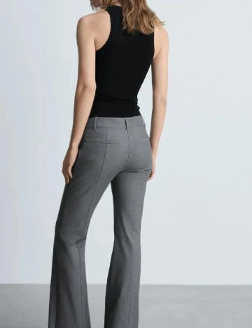 Maiou Mango, negru