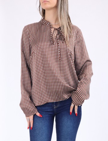 
						Bluza Vero Moda, maro