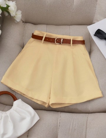 
						Pantaloni scurti SHEIN, crem