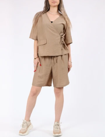 Pantaloni scurti Vero Moda, maro