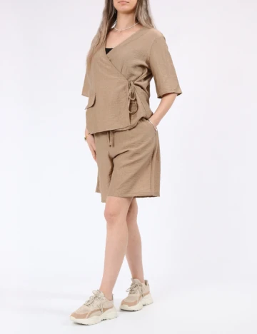 Pantaloni scurti Vero Moda, maro
