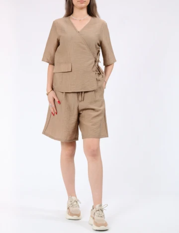 Pantaloni scurti Vero Moda, maro