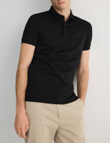 
						Tricou Reserved, negru