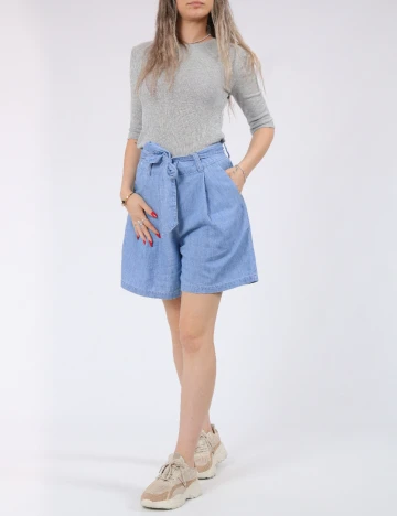 Pantaloni scurti Vero Moda, albastru