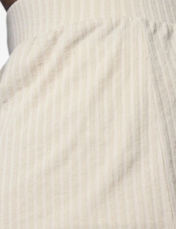 Pantaloni scurti Pieces, crem