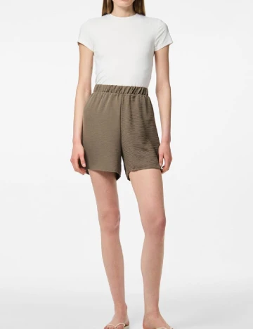 Pantaloni scurti Pieces, kaki