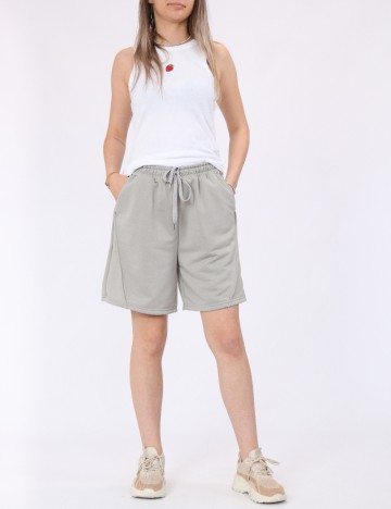 
						Pantaloni scurti Dazy, gri