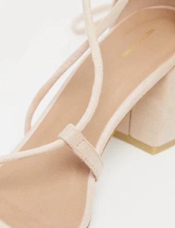 Sandale PRETTYLITTLETHING, crem
