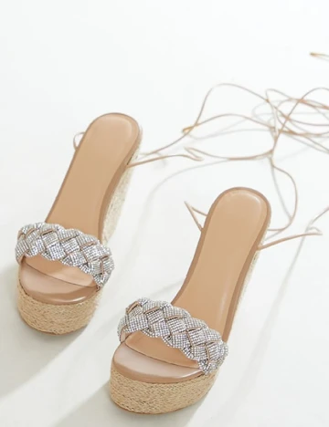 Sandale PRETTYLITTLETHING, maro