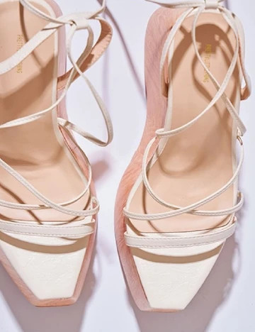 Sandale PRETTYLITTLETHING, crem Crem