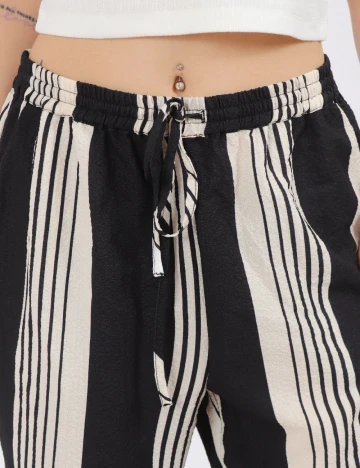 Pantaloni Pieces, bej/negru Negru