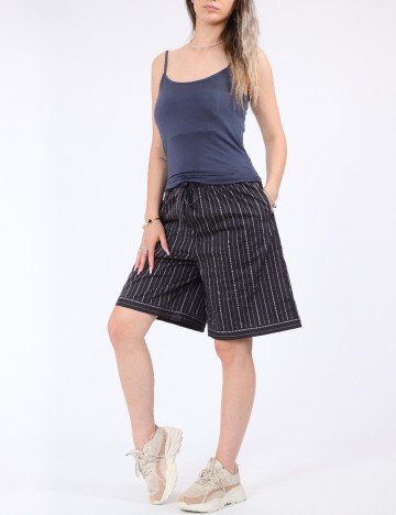 Pantaloni scurti Vero Moda, gri inchis
