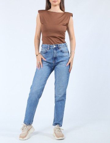 
						Body H&M, maro