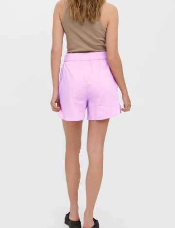 Pantaloni scurti Vero Moda, mov