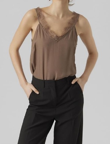 
						Maiou Vero Moda, maro