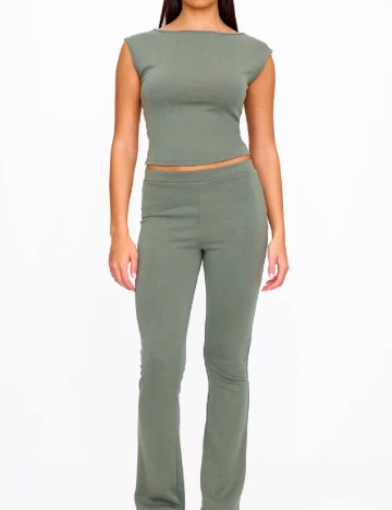 Top PRETTYLITTLETHING, verde