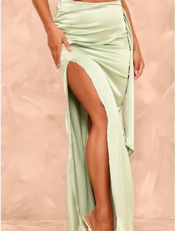 Fusta PRETTYLITTLETHING, verde