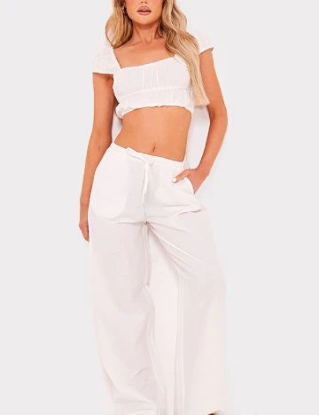 Top PRETTYLITTLETHING, alb