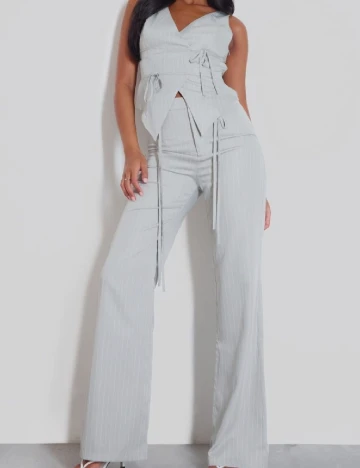 Pantaloni PrettyLittleThing, gri