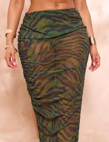Fusta PRETTYLITTLETHING, verde