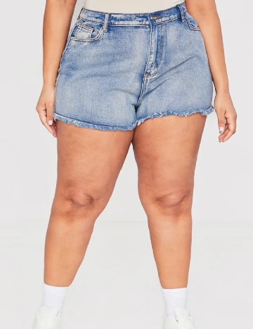 Pantaloni scurti PRETTYLITTLETHING Plus Size, albastru
