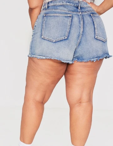 Pantaloni scurti PRETTYLITTLETHING Plus Size, albastru