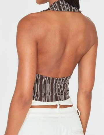 Top PRETTYLITTLETHING, maro inchis