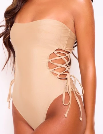 Costum de baie PRETTYLITTLETHING, crem
