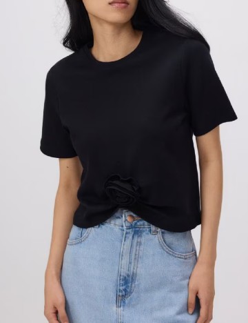 
						Tricou Reserved, negru