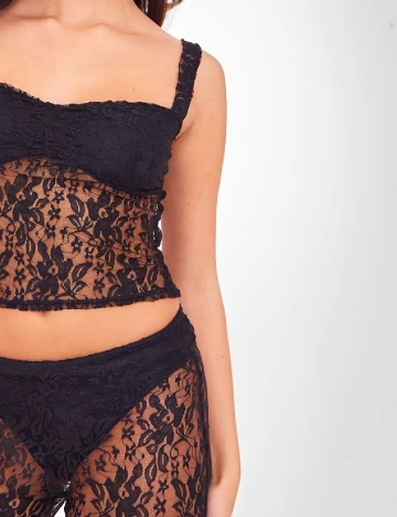 Top PRETTYLITTLETHING, negru