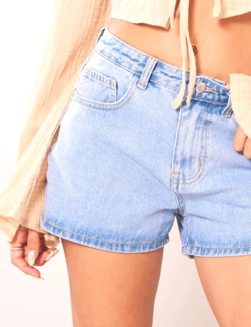 Pantaloni scurti PRETTYLITTLETHING, albastru