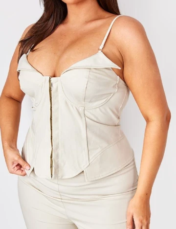 Top PRETTYLITTLETHING Plus Size, bej Crem