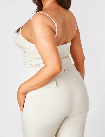 Top PRETTYLITTLETHING Plus Size, bej Crem