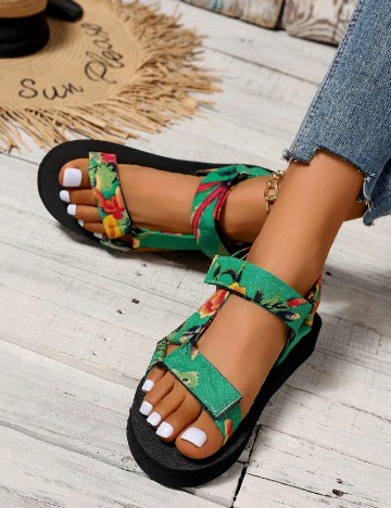 
						Sandale SHEIN, verde