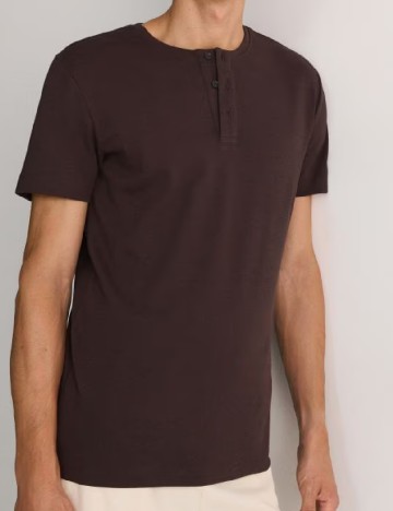 
						Tricou Reserved, maro
