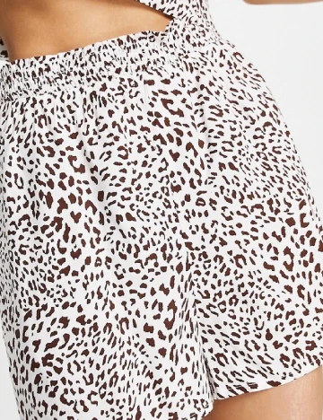 Pantaloni scurti Miss Selfridge, alb/maro