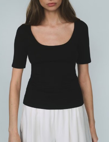 
						Tricou Reserved, negru