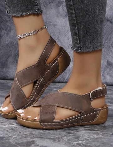 
						Sandale SHEIN, maro